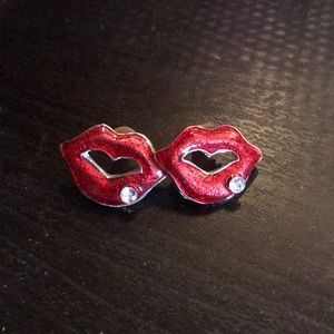 Lips earrings!